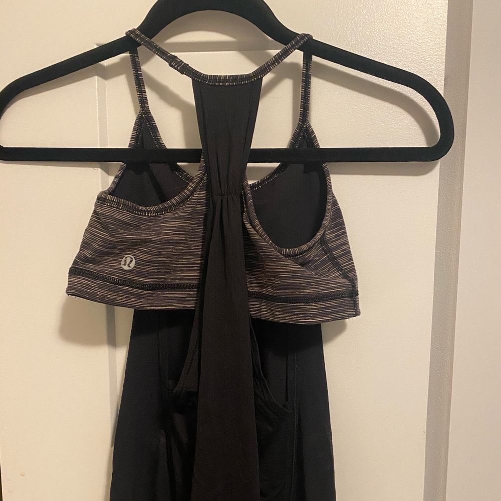 Lululemon workout tank with built in sports bra.